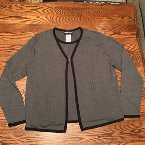 Sag Harbor grey sweater with attached inner layer. Size L.